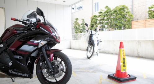 バイク専用屋根付駐車場
